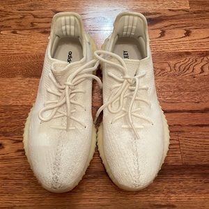 White adidas Yeezy barely worn